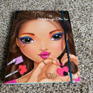 Kids makeup studio great condition